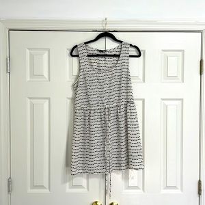 Forever 21- Black and White Triangle patterned summer dress with waist tie.
